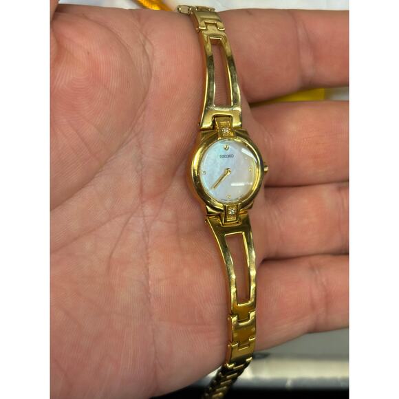 Seiko 1N00-0GN0 Mother Of Perl Dial Gold Tone Women’s Watch! New Battery!